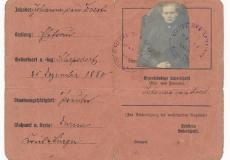 Papierener Ausweis 1918 mit Passfoto einer weiblichen Person