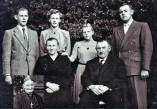 Familienfoto - Die Familie Feldhaus im Jahre 1955.