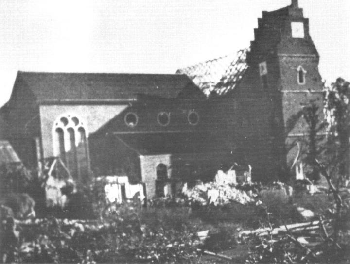 Foto Zerbomte Kirche in Alstätte 1945.