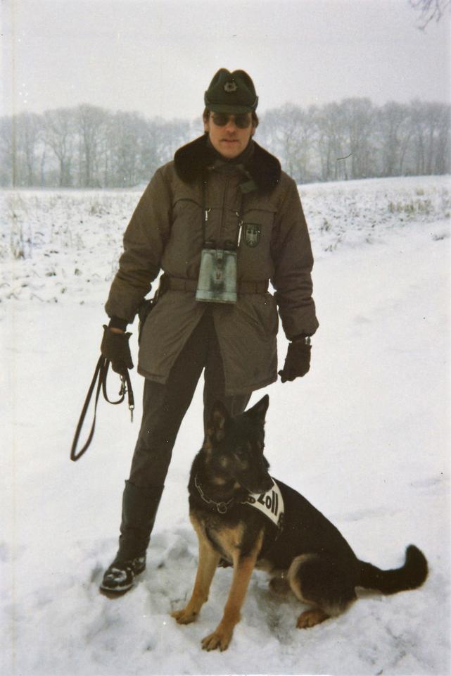 Fotografie Gerhard van Laar 1977 mit seinem Hund.